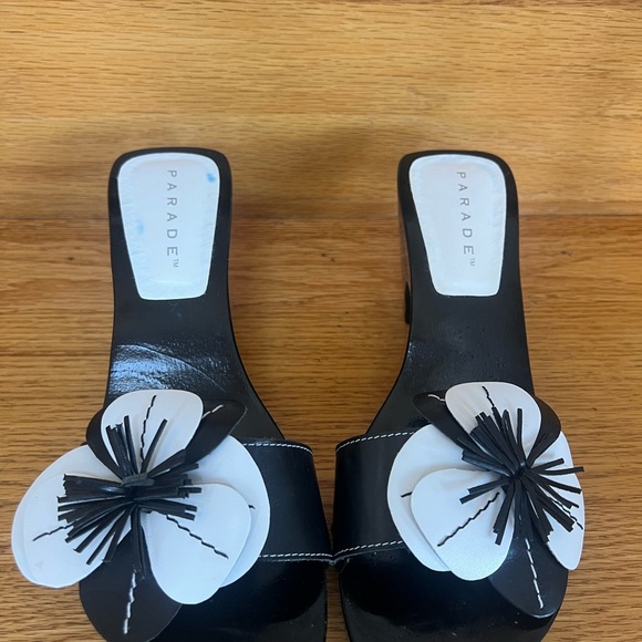 Black and White Heels with Floral Design - Picture 1 of 4